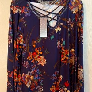 Long sleeve light weight knot top